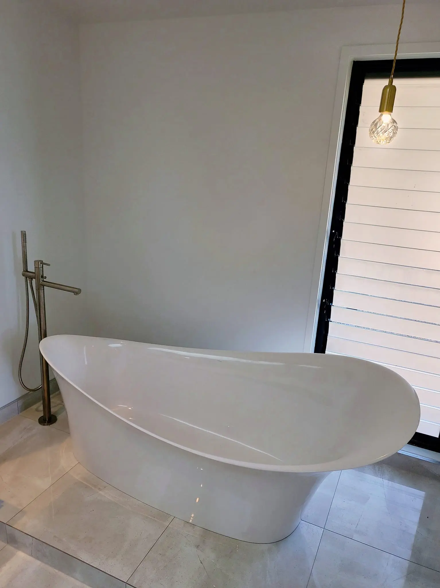 Standalone bath